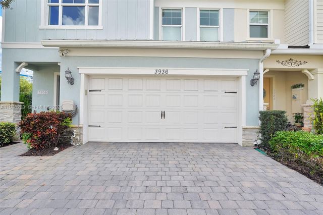 3936 Mahogany Ln, Hollywood, FL 33021