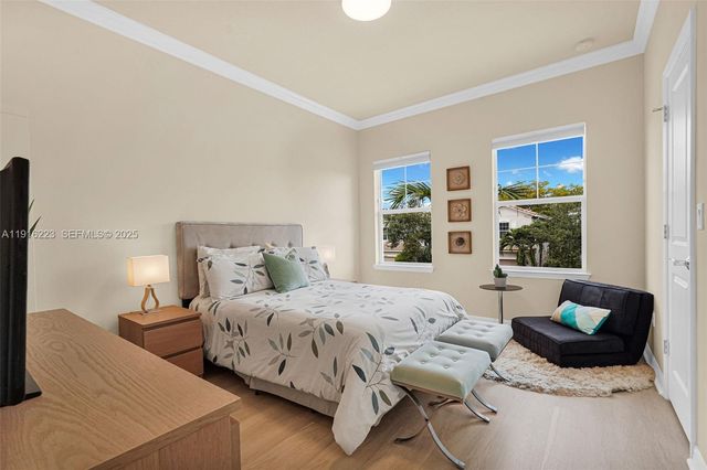 3936 Mahogany Ln, Hollywood, FL 33021