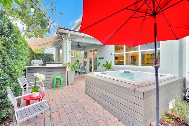 3936 Mahogany Ln, Hollywood, FL 33021