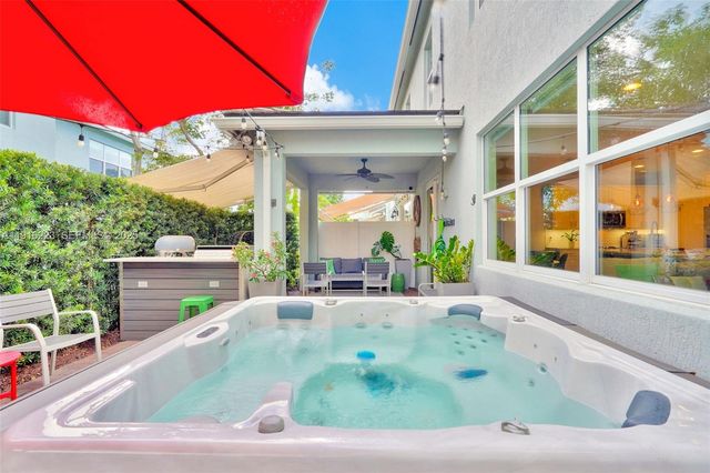 3936 Mahogany Ln, Hollywood, FL 33021