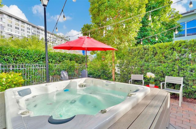 3936 Mahogany Ln, Hollywood, FL 33021