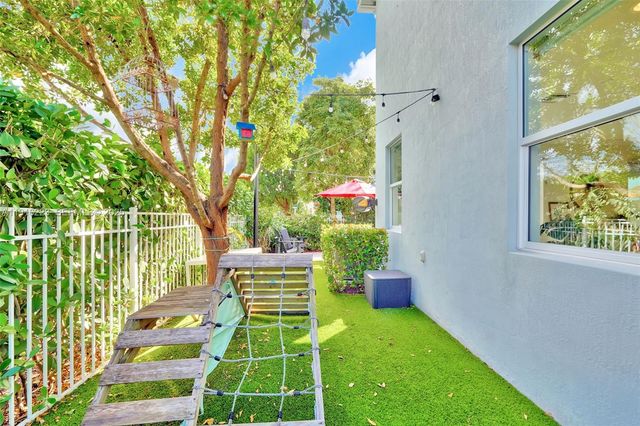 3936 Mahogany Ln, Hollywood, FL 33021