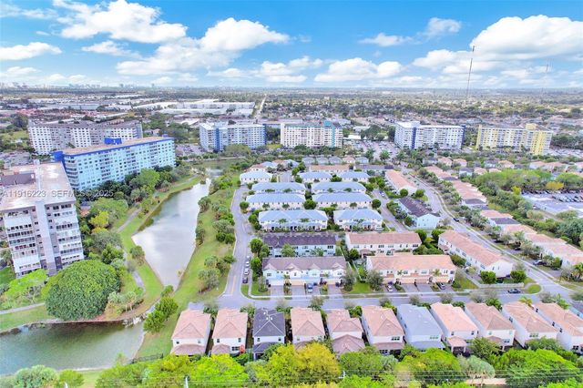 3936 Mahogany Ln, Hollywood, FL 33021