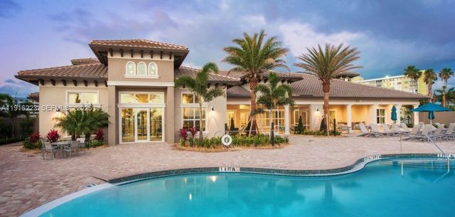 3936 Mahogany Ln, Hollywood, FL 33021