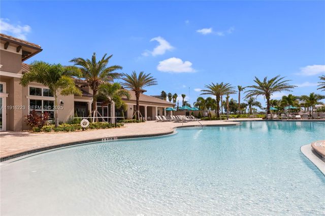 3936 Mahogany Ln, Hollywood, FL 33021