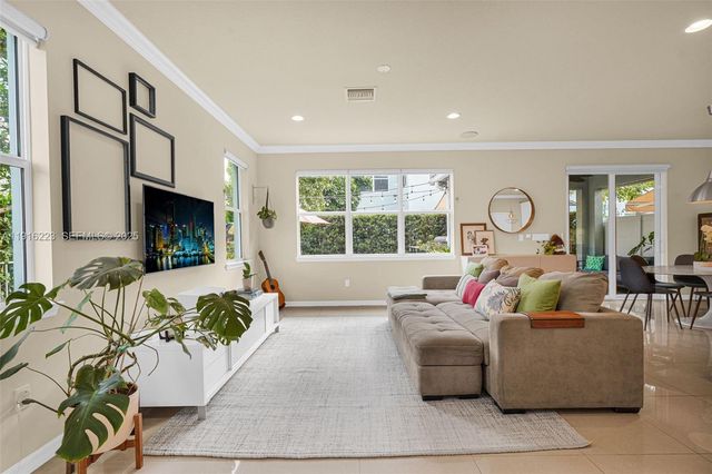 3936 Mahogany Ln, Hollywood, FL 33021