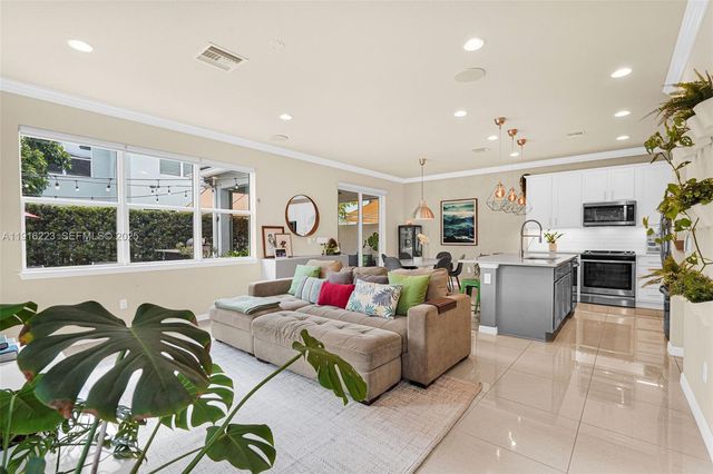 3936 Mahogany Ln, Hollywood, FL 33021