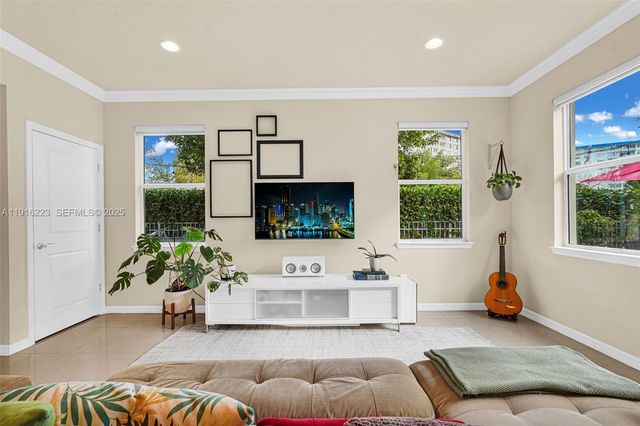 3936 Mahogany Ln, Hollywood, FL 33021