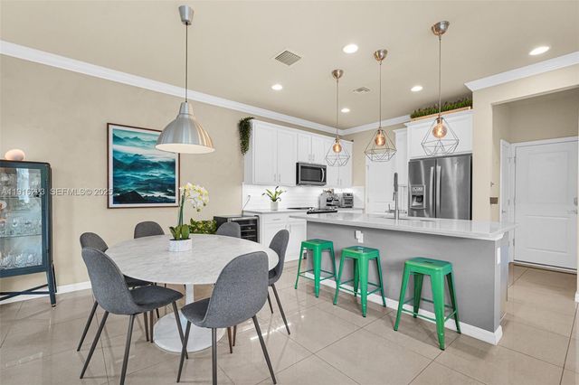 3936 Mahogany Ln, Hollywood, FL 33021