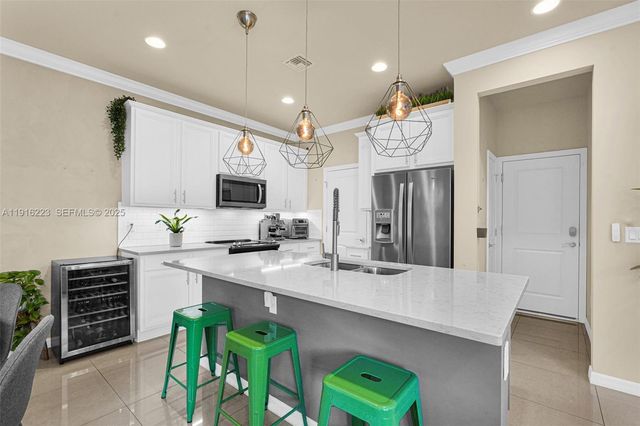 3936 Mahogany Ln, Hollywood, FL 33021