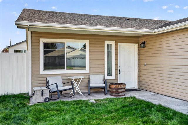 736 E Carrie Dr, Medical Lake, WA 99022