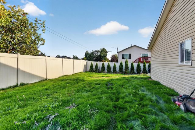 736 E Carrie Dr, Medical Lake, WA 99022