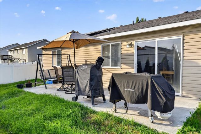 736 E Carrie Dr, Medical Lake, WA 99022