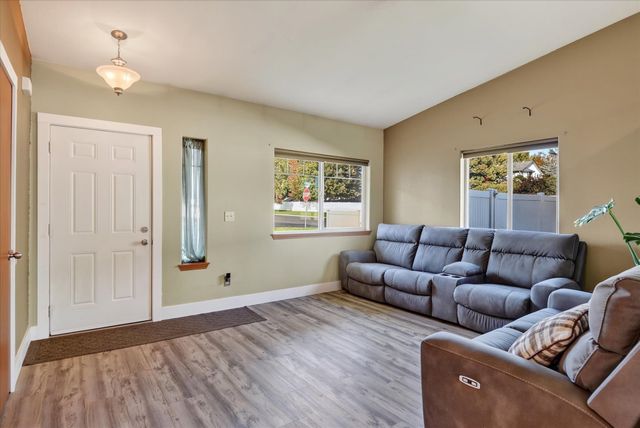 736 E Carrie Dr, Medical Lake, WA 99022