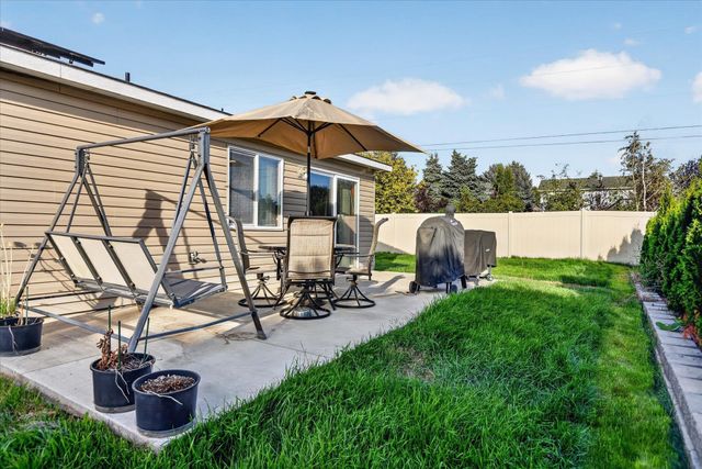 736 E Carrie Dr, Medical Lake, WA 99022