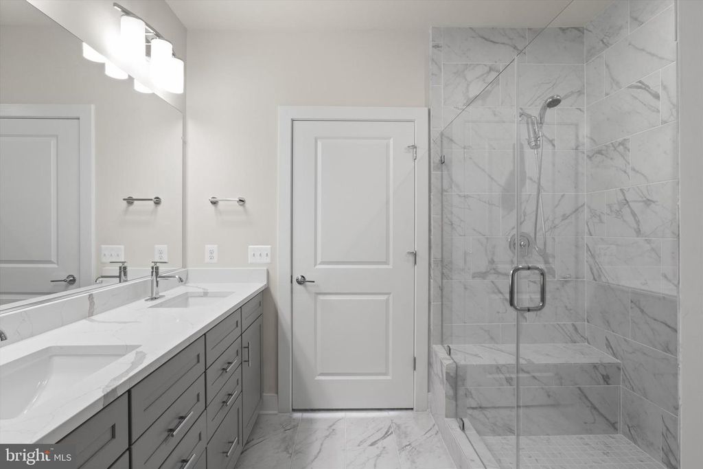 104 SAINT IVES PL #409, Oxon Hill, MD 20745