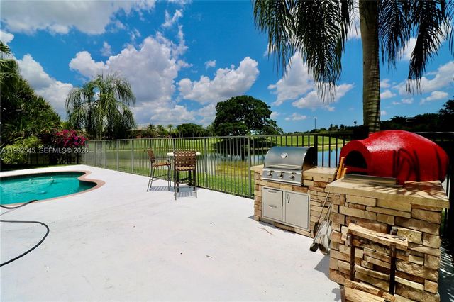 2686 Palmer Place, Weston, FL 33332