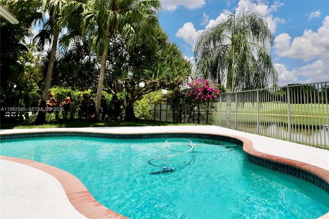 2686 Palmer Place, Weston, FL 33332