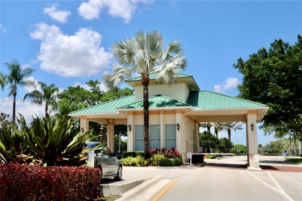 2686 Palmer Place, Weston, FL 33332