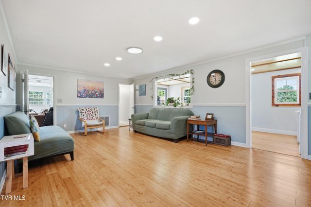 3216 Dry Creek Road, Duffield, VA 24244