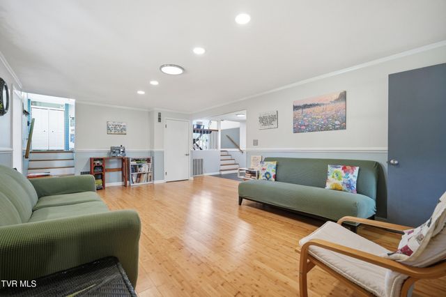 3216 Dry Creek Road, Duffield, VA 24244