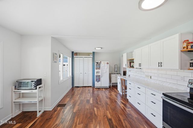 3216 Dry Creek Road, Duffield, VA 24244