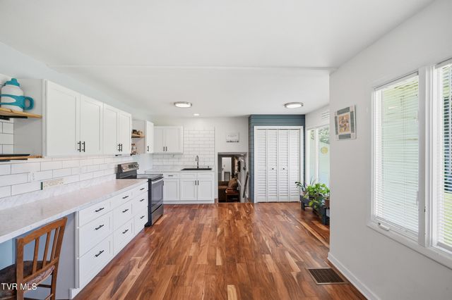 3216 Dry Creek Road, Duffield, VA 24244