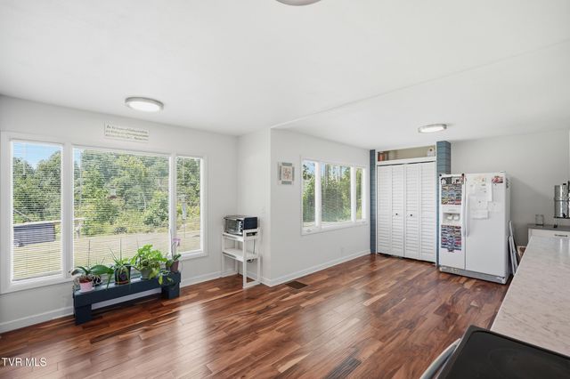 3216 Dry Creek Road, Duffield, VA 24244