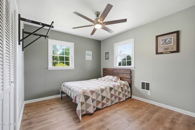3216 Dry Creek Road, Duffield, VA 24244