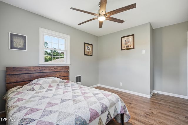 3216 Dry Creek Road, Duffield, VA 24244