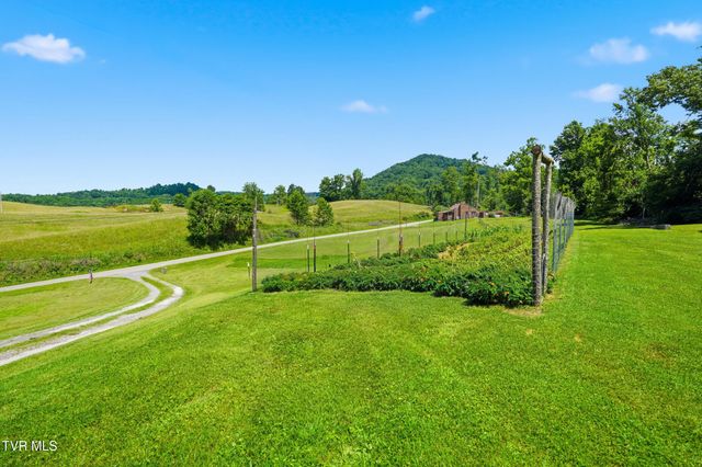 3216 Dry Creek Road, Duffield, VA 24244