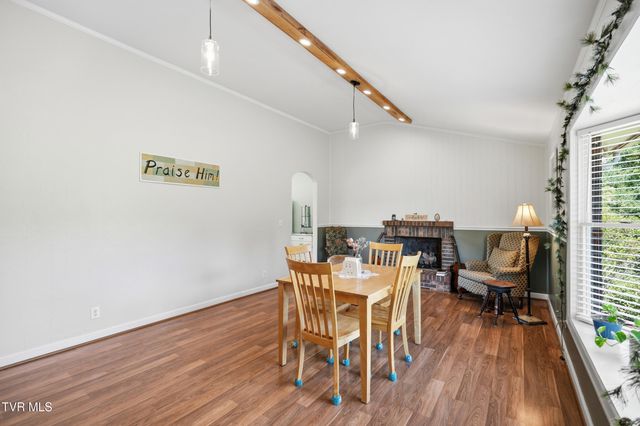 3216 Dry Creek Road, Duffield, VA 24244