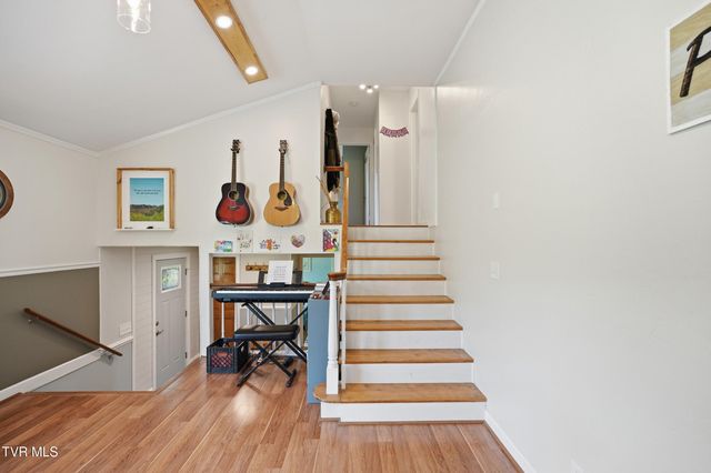 3216 Dry Creek Road, Duffield, VA 24244