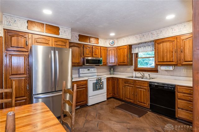 202 Dewey Avenue, Urbana, OH 43078