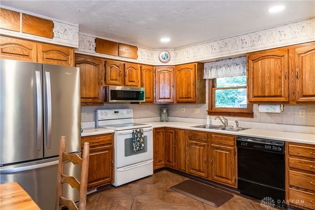 202 Dewey Avenue, Urbana, OH 43078