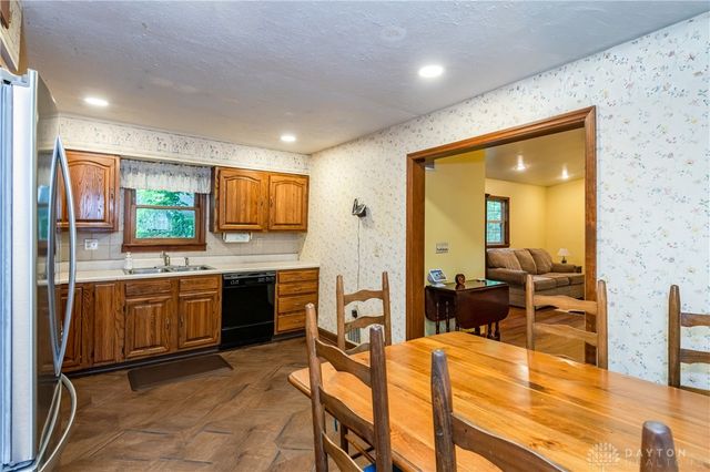 202 Dewey Avenue, Urbana, OH 43078