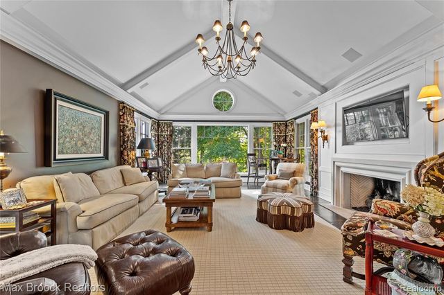 375 Dunston Road, Bloomfield Hills, MI 48304