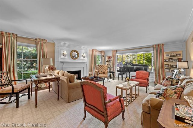 375 Dunston Road, Bloomfield Hills, MI 48304