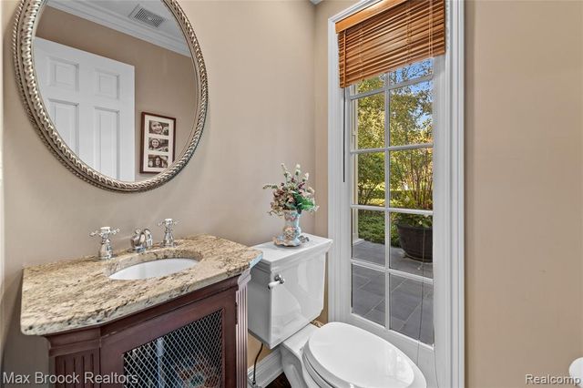 375 Dunston Road, Bloomfield Hills, MI 48304