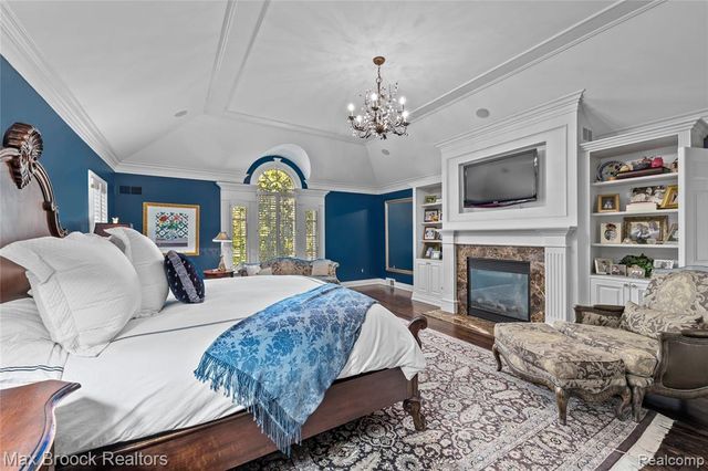 375 Dunston Road, Bloomfield Hills, MI 48304