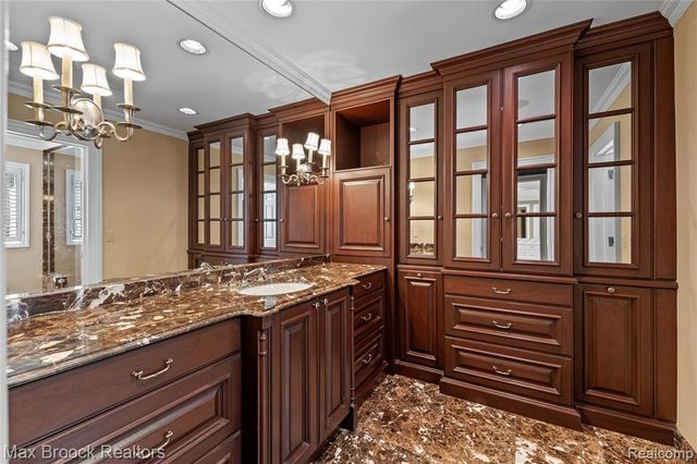 375 Dunston Road, Bloomfield Hills, MI 48304