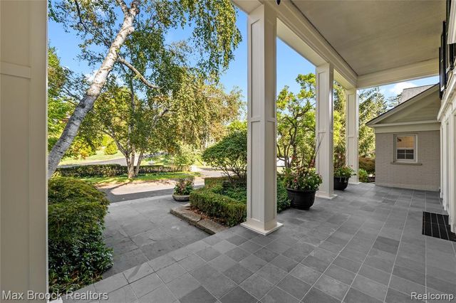 375 Dunston Road, Bloomfield Hills, MI 48304