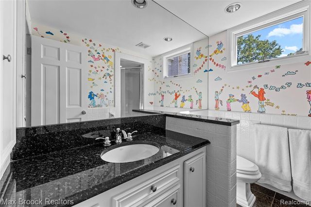 375 Dunston Road, Bloomfield Hills, MI 48304