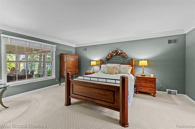 375 Dunston Road, Bloomfield Hills, MI 48304