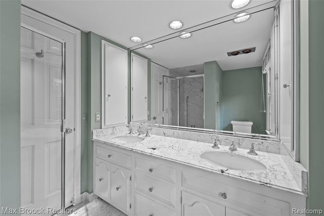 375 Dunston Road, Bloomfield Hills, MI 48304