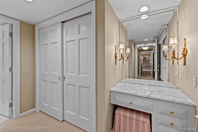 375 Dunston Road, Bloomfield Hills, MI 48304