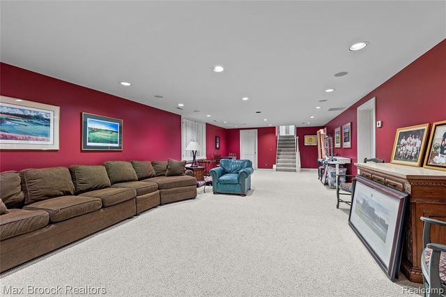 375 Dunston Road, Bloomfield Hills, MI 48304