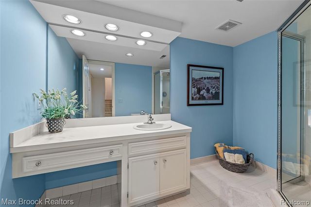 375 Dunston Road, Bloomfield Hills, MI 48304