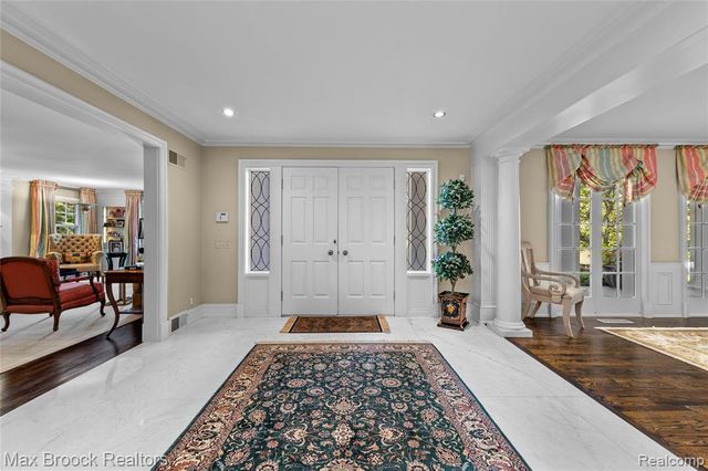 375 Dunston Road, Bloomfield Hills, MI 48304