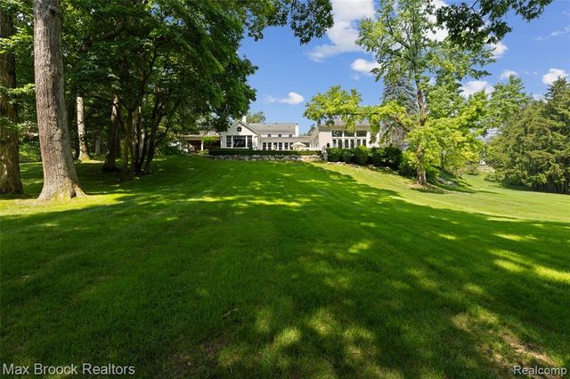 375 Dunston Road, Bloomfield Hills, MI 48304